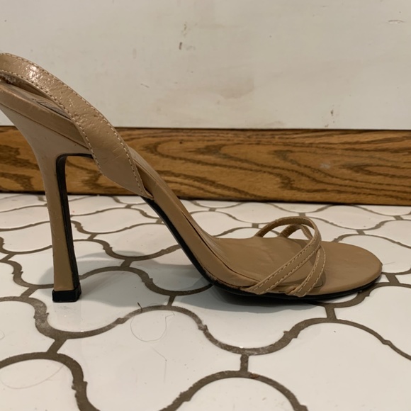 Frederico Leone nude heels - Picture 2 of 4